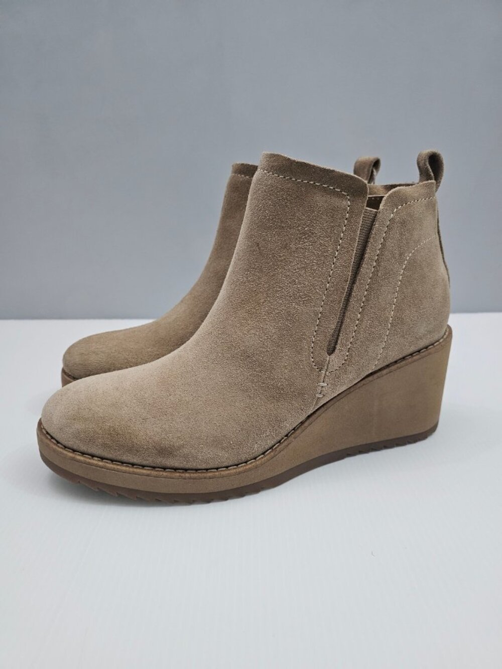 Sofft Emma Waterproof Chelsea Ankle Boot Womens 9 Wedge Tan Suede Platform